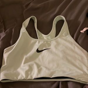 nike sports bra and perfect for the gym